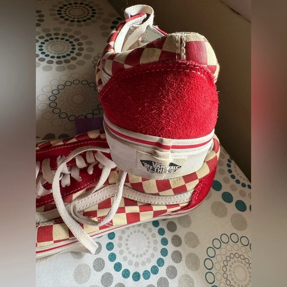 Vans Classic Red & White Checkered  Pre-love, Sneakets Men’s 9/women’s 10.5